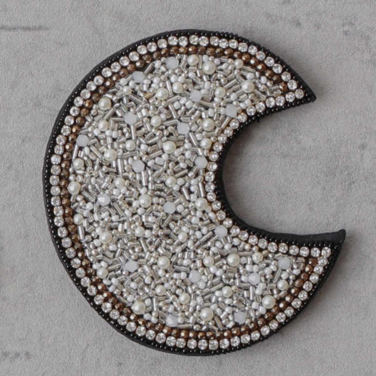 手鏡 ビーズ 刺繍ミラー 宇宙 コンパクト ( 携帯用 ミラー ハンドミラー コンパクトミラー かがみ 月 小さい 鏡 刺繍 おしゃれ エレガント ) 【39ショップ】