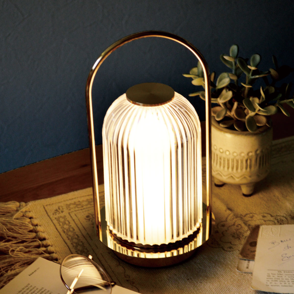 テーブルライト ガラス製 無段階調光 充電式 クラルテ ドーム LEDランタン （ 間接照明 卓上 テーブルランプ 卓上ライト タッチセンサー LED インテリア 高級感 寝室 リビング 読書灯 授乳灯 常夜灯 おしゃれ ）【39ショップ】