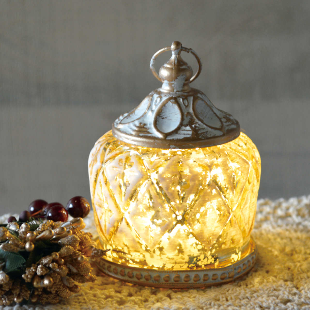 テーブルライト ビジュー モティフ LEDランタン （ 間接照明 卓上 テーブルランプ 卓上ライト LED ランタン 電池式 インテリア 高級感 寝室 リビング 読書灯 授乳灯 常夜灯 おしゃれ ホリデーシーズン クリスマス ）【39ショップ】