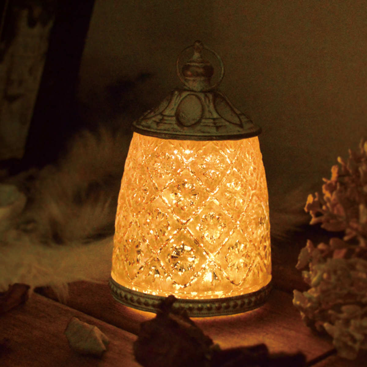 テーブルライト ビジュー フルール LEDランタン （ 間接照明 卓上 テーブルランプ 卓上ライト LED ランタン 電池式 インテリア 高級感 寝室 リビング 読書灯 授乳灯 常夜灯 おしゃれ ホリデーシーズン クリスマス ）【39ショップ】