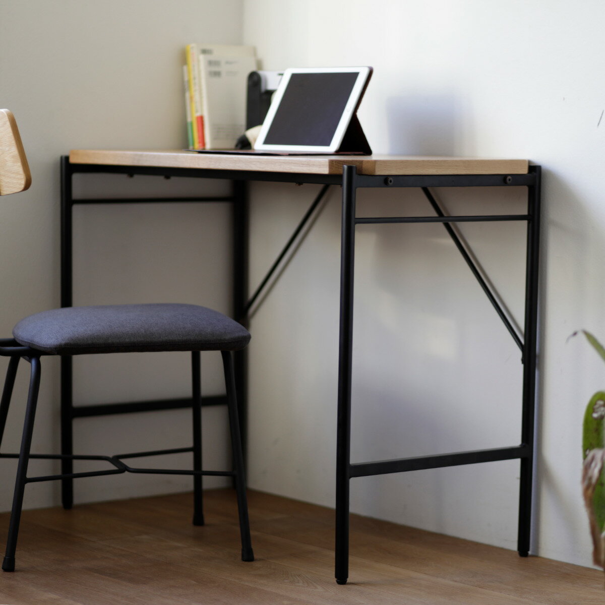 デスク 幅90cm グラム 木製 天然木 突板 スチール脚 ワークデスク ヴィンテージ調 机 つくえ （ パソコンデスク PCデスク スリム 90 奥行45cm 木製デスク リビングデスク 学習 薄型 リビング 省スペース コンパクト ）【39ショップ】