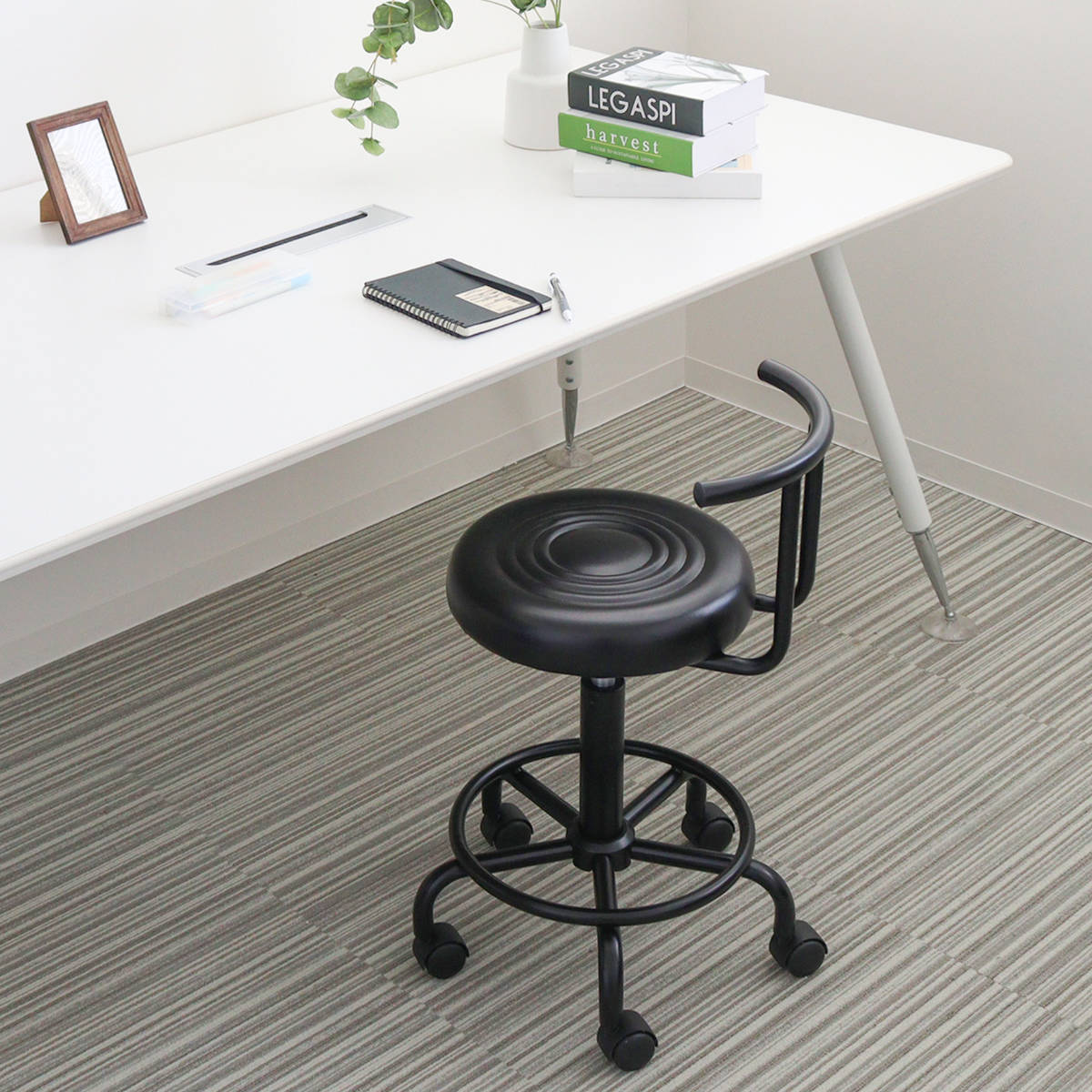 キャスターチェア 昇降式 背付タイプ ブラックフレーム （ ワークチェア デスクチェア カウンターチェア 高さ調節 丸 足掛け シンプル 背もたれ付き ）【39ショップ】