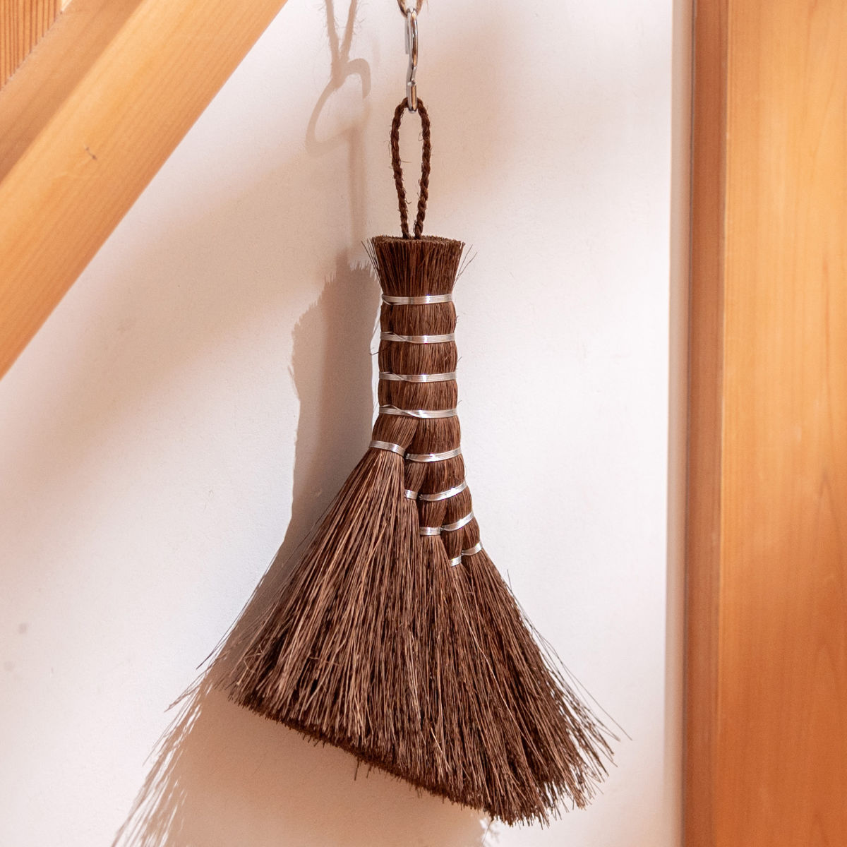 高田耕造商店 棕櫚ほうき しゅろのやさしい小ぼうき 五玉 とさか ( 手箒 ほうき 卓上ほうき 棕櫚 箒 シュロ しゅろ コンパクト 長さ 19cm パソコン ...