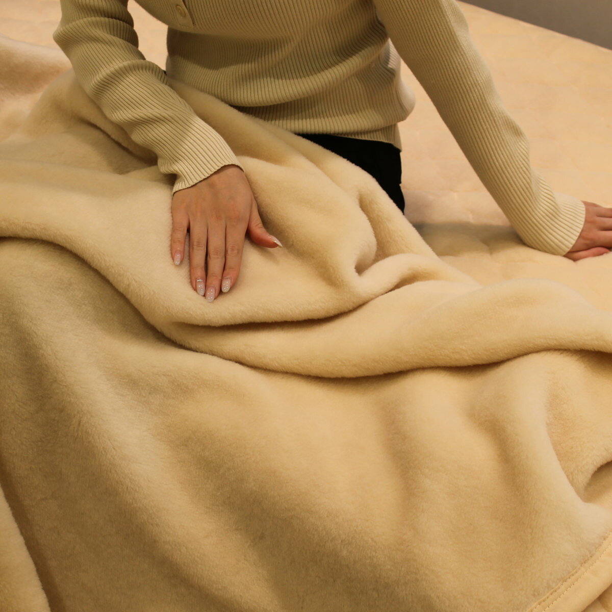 ニューマイヤー毛布 シングル ウール100% 洗濯機OK 洗える 軽量 日本製 （ 毛布 140×200cm ブランケット ウォッシャブル 1kg オーストラリア産 ウール 吸湿発熱 高品質 軽い ふんわり ふっくら ボリューム 羊毛 ）【39ショップ】