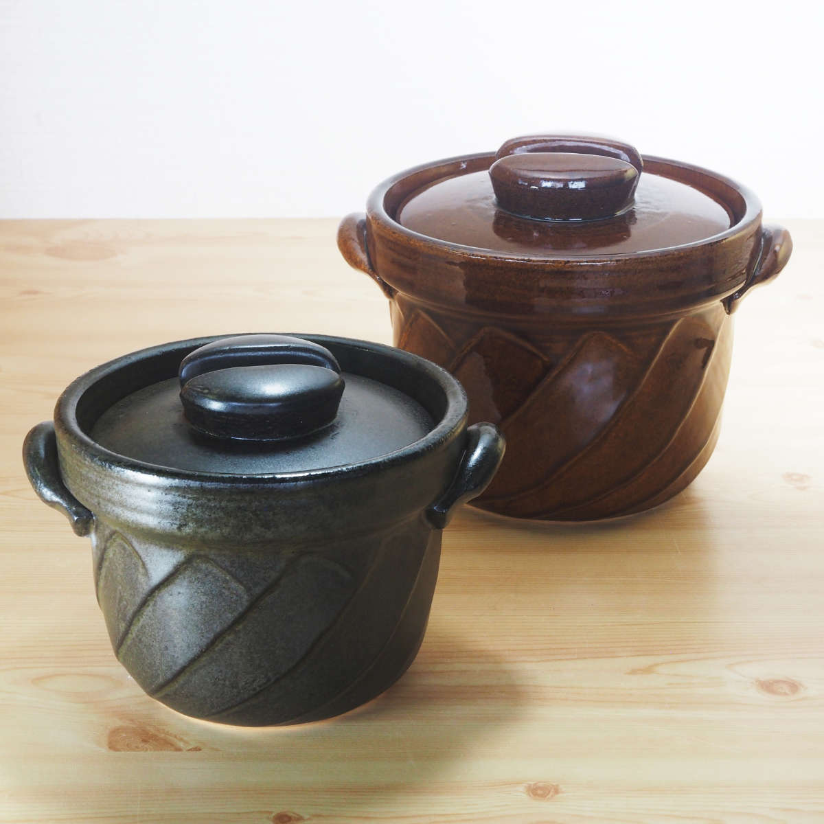 炊飯土鍋 5合炊 直火専用 ねじりごはん鍋 萬古焼 日本製 （ ガス火対応 電子レンジ可 オーブン可 土鍋 ..