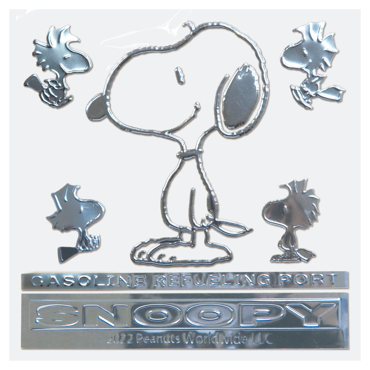 ステッカー エンブレムステッカー 給油口 スヌーピー （ キャラクター シール SNOOPY PEANUTS マーク かわいい カー用品 車可愛い デコレーション デコシール カー アクセサリー メタリック シルバー エンブレム ）【39ショップ】