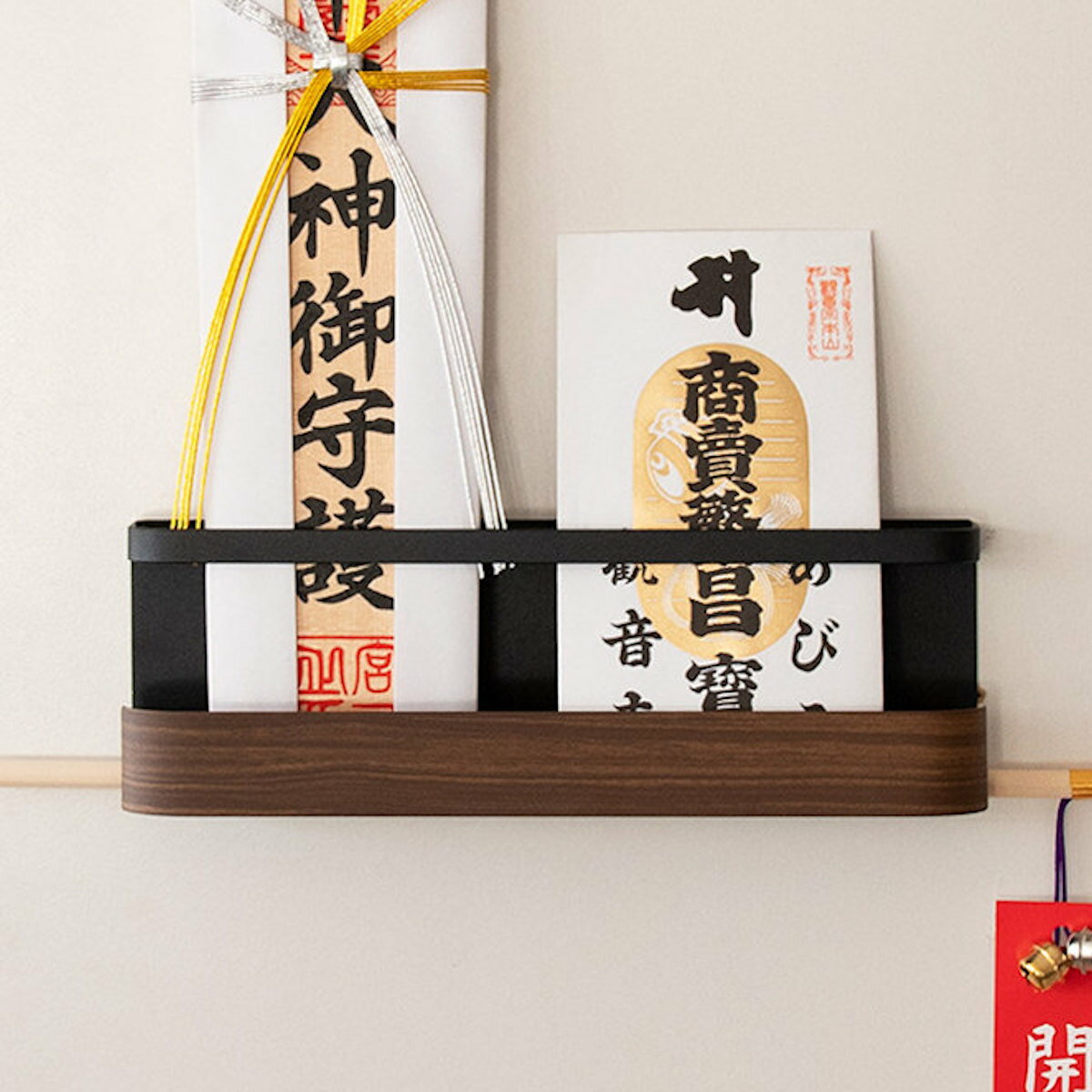 神札立て お札立て 神札ホルダー 壁掛け （ 神棚 神札 神具 札差し 複数枚 リビング 玄関 木目調 ネジ付属 札入れ 御札立て お神札受け お札入れ お札 御札 おふだ 御神札 簡易神棚 破魔矢 お守り ）【39ショップ】