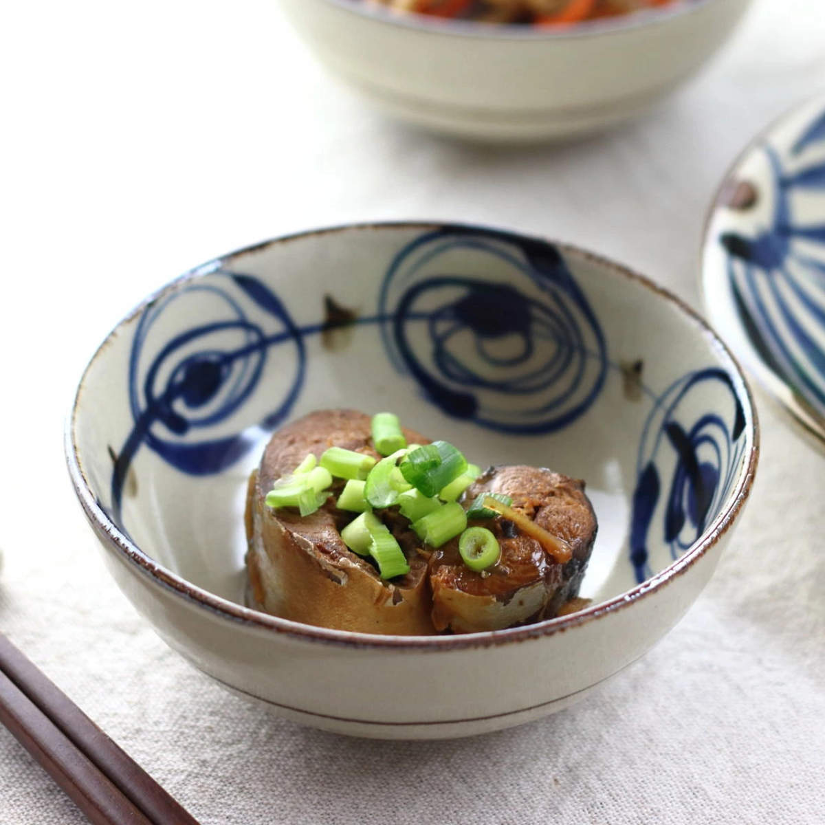 鉢 民彩渦紋 中鉢 13.5cm 日本製 （ 磁器 美濃焼 プレート お皿 皿 ボウル 器 うつわ 電子レンジ対応 食洗機対応 食器 おしゃれ かわいい 丼 サラダ 深い ）【39ショップ】