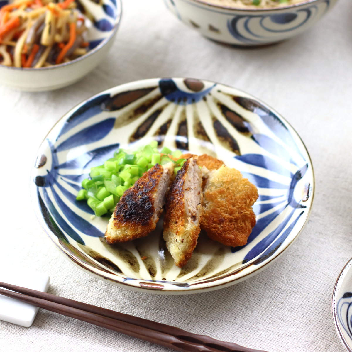 皿 民彩はな絵 渦紋 中皿 20cm 日本製 （ 磁器 美濃焼 プレート お皿 電子レンジ対応 食洗機対応 食器 おしゃれ かわいい ）【39ショップ】