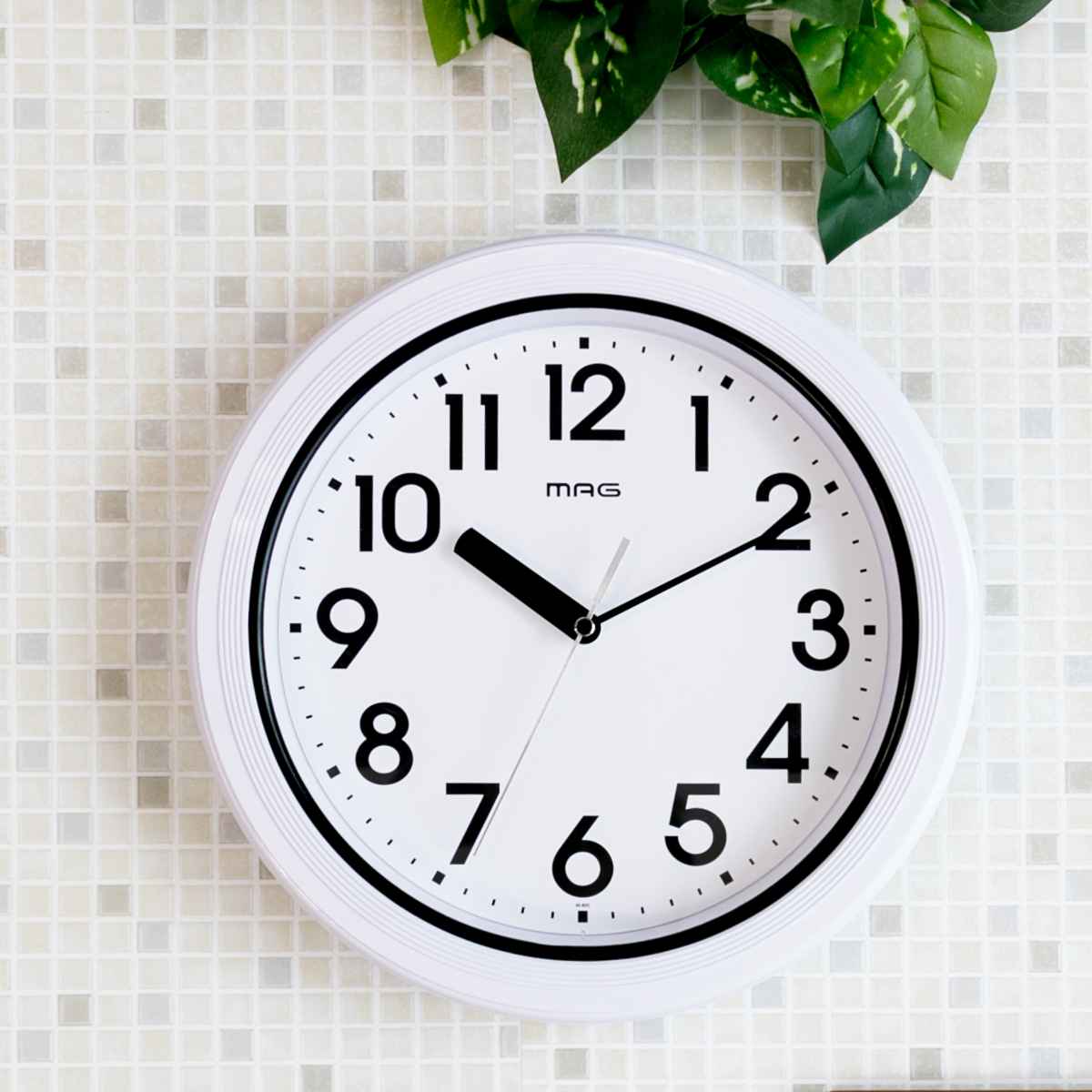 掛け時計 プラデガード 直径27.8cm 防水 防塵 （ 壁掛け時計 かけ時計 時計 とけい クロック 雑貨 ウォールクロック 掛時計 壁掛け 壁かけ時計 柱時計 アナログ インテリア時計 おしゃれ シンプル 丸 ）