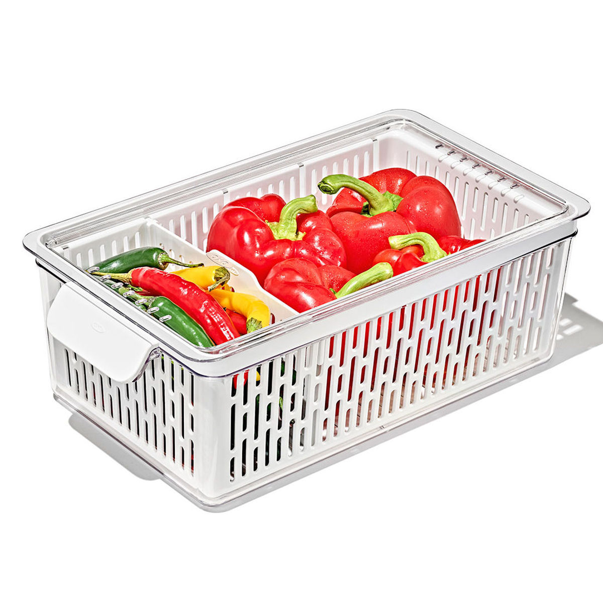 OXO オクソー 保存容器 ベジタブルキーパー ミディアム （ プラスチック コンテナ 野菜保存容器 野菜用保存容器 ザル付き 水切り 食洗機対応 野菜用保存かご 野菜 保存 ベジタブル サラダボウル ハンドル付き 仕切り 冷蔵庫 透明 ）【39ショップ】