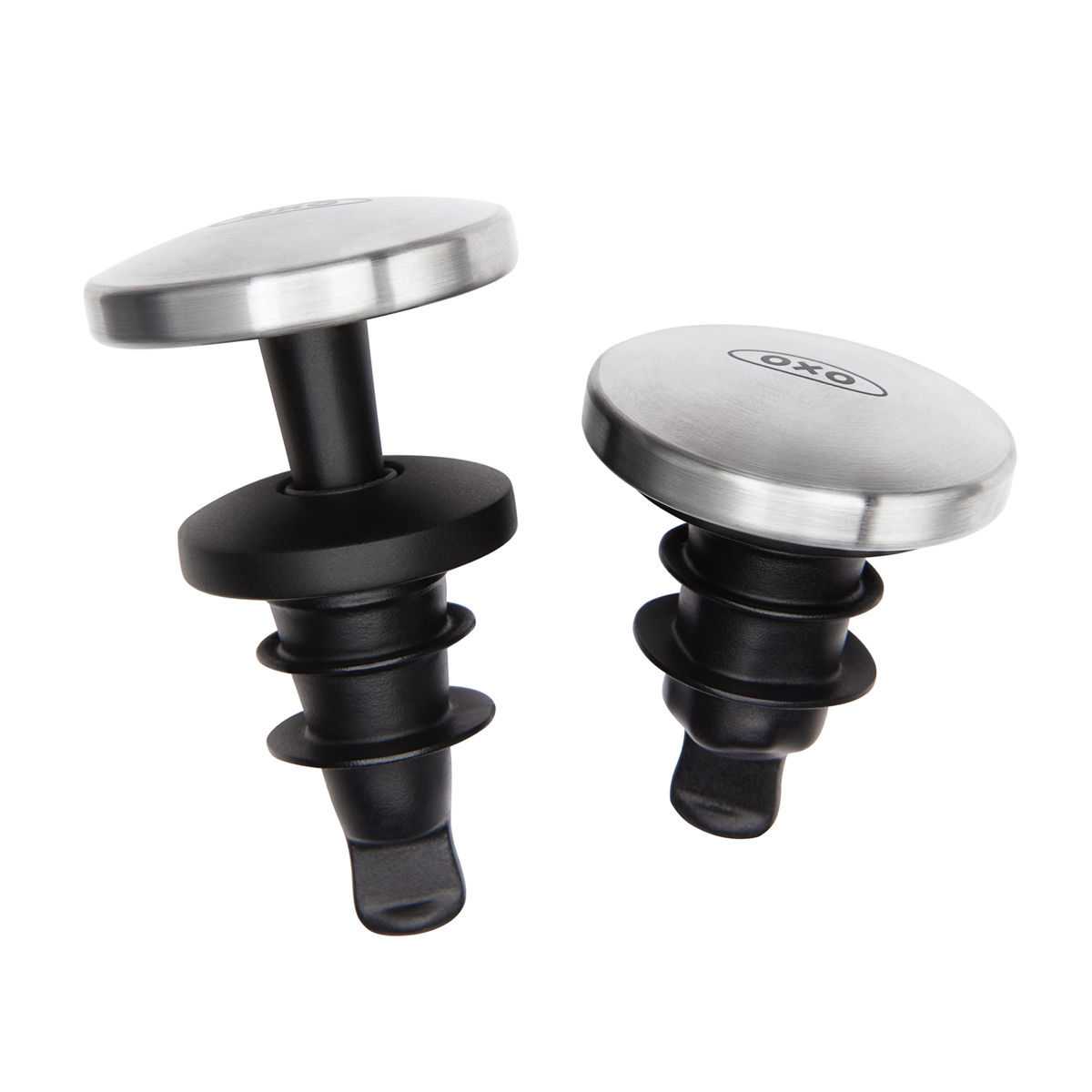 サイズ約 幅2×奥行2×高さ6.8（cm）重量約 20g（1個あたり）内容量2個セット材質ステンレス鋼、ABS樹脂、ナイロン、シリコーンゴム、ポリアセタール生産国中国製耐熱温度80度食器洗い乾燥機使用可能区分返品・キャンセル区分（小型商品）ギフトラッピングページを見る●押すだけで簡単に密閉できるワインストッパー2個セットです。●ステンレス製のトップは、冷蔵庫での保管時にも邪魔にならないフラットなデザインです。●栓部分のフィンがボトルにしっかりフィットします。●さまざまなサイズのワインボトルに対応しています。（17.5mm～19.5mm）おすすめポイント押すだけで簡単に密閉できるワインストッパー　2個セット押すだけで簡単に密閉できるワインストッパーです。つや消しのステンレス製のトップは、冷蔵庫での保管時にも邪魔にならないフラットなデザインです。栓部分のフィンがボトルにしっかりフィットし、さまざまなサイズのワインボトルに対応します。（17.5mm～19.5mm）ブランド紹介誰が使っても使いやすいユニバーサルデザインのOXOOXOは1990年、「より多くの人が使いやすい製品づくり」を理念に創業されました。上から読んでも下から読んでも、どの角度からでも『OXO』と読めるこの名前には、OXOの哲学であるユニバーサルデザインの考えが採用されています。使用方法1. 上部を引っ張り伸ばした状態にする2. ボトルにしっかり押し込む3. 開けるときは上部を引き上げて外す※横にして保管する場合、ボトルの種類や冷蔵庫の開閉の衝撃などにより内容物が漏れる恐れがあります。関連キーワード：ワインツール ワイン愛好家 ワイン好き ソムリエ バー ber BAR 家飲み 宅飲み ホームパーティー 贈り物 ギフト プレゼント プチギフト 誕生日 父の日 母の日 敬老の日 退職祝い お祝い キッチン用品 ワイン雑貨 バー用品 キッチン便利グッズ 便利グッズ キッチン雑貨 キッチンツール おすすめ オススメ 便利 役立つ 簡易的 2個セット LH649 関連商品はこちらボトルストッパー ワインセーバー ワインキーパ1,380円ボトルストッパー ワイン 栓 キッチンバー ワ888円OXO ボトルストッパー ワインストッパー＆ポ2,750円ワインストッパー バキュバン 電動 ワインセー11,000円ワインストッパー バキュバン スペアストッパー6,490円ワインストッパー バキュバン スペアストッパー4,620円ボトルストッパー ワインフレッシュ ストッパー1,650円ボトルストッパー ワインフレッシュ 768円ワインストッパー バキュバン スペアストッパー3,190円ワインストッパー バキュバン スペアストッパー4,620円～ボトルストッパー ギアメイト SALUS 1,650円ワインストッパー バキュバン V-40 5,940円
