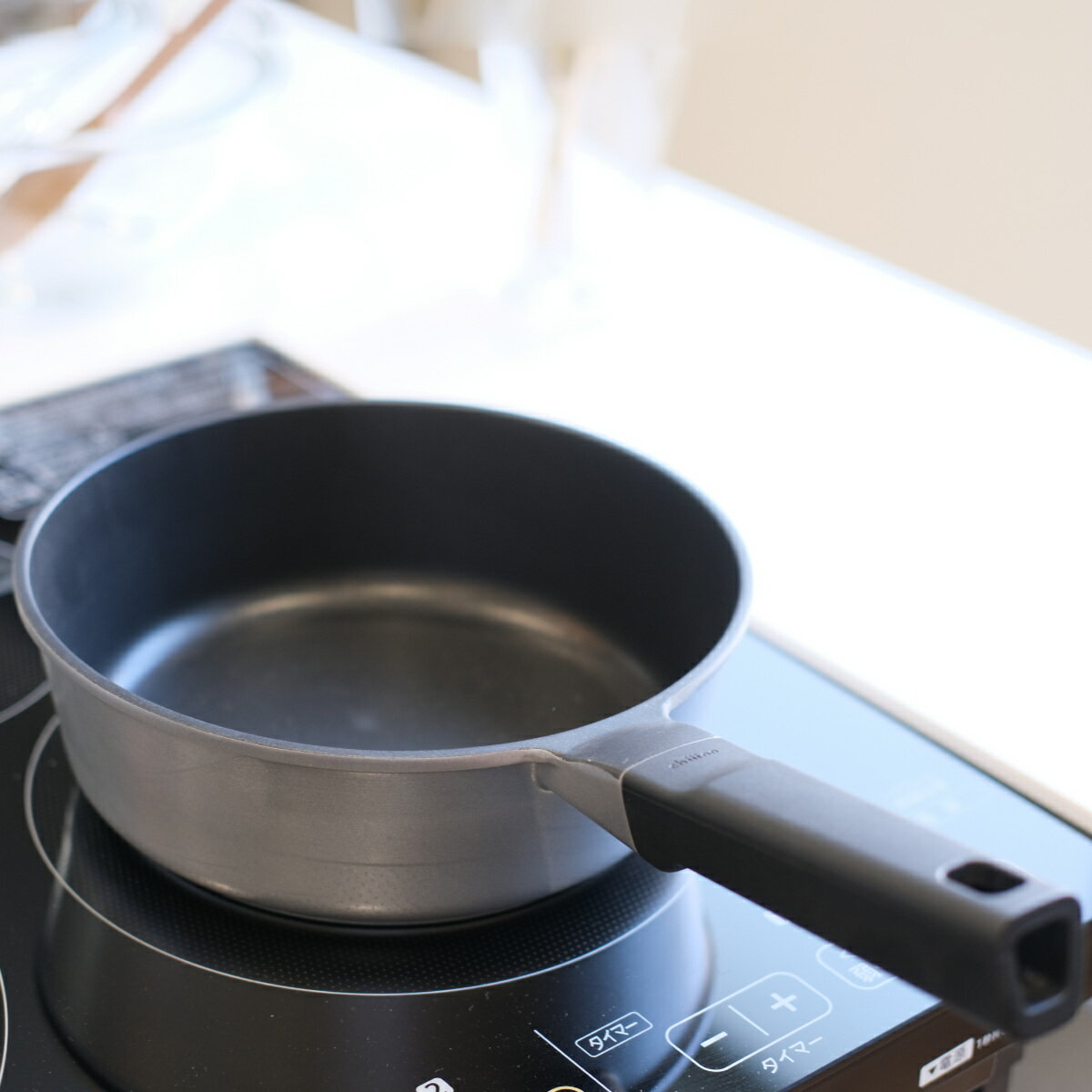 Ih/Gas Compatible - フライパン 22cm IH対応 チーノ フッ素樹脂加工 （ ガス火 IH ih 対応 炒め鍋 いため鍋 片手鍋 アルミフライパン 深型 22センチ ふっ素加工 お手入れ簡単 調理器具 アルミ製 2人暮らし 軽量 ）【39ショップ】