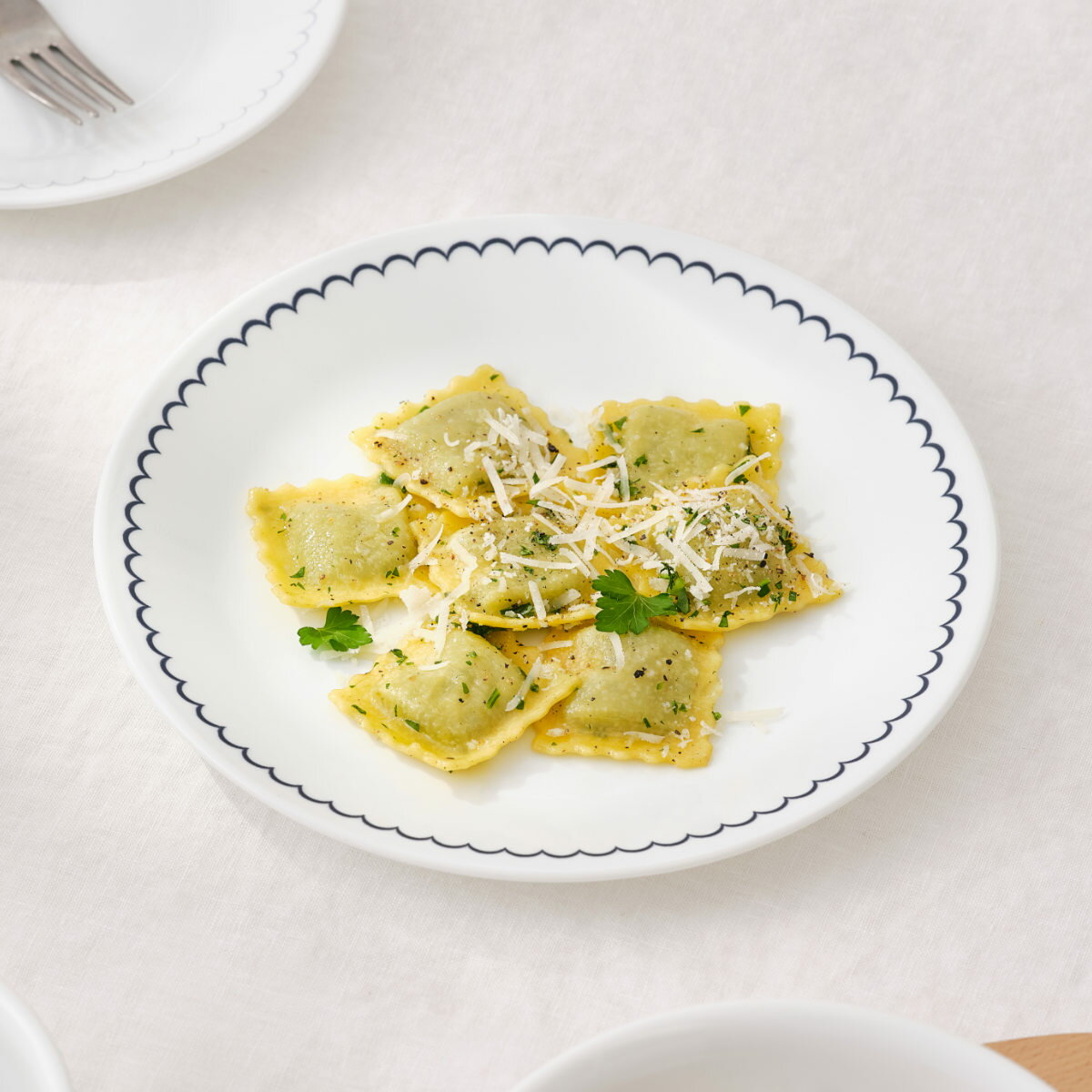 プレート 21.5cm CORELLE コレール カスピアンレース 中皿 （ 強化ガラス 電子レンジ対応 食洗機対応 オーブン対応 皿 お皿 丸皿 丈夫 軽い 割れにくい 一品料理 デザート パン トースト おしゃれ ）【39ショップ】