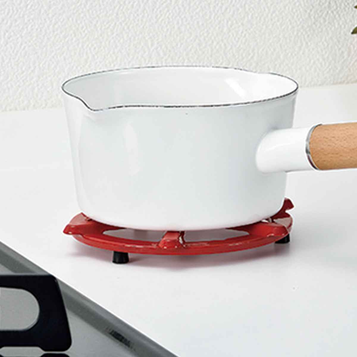 鍋敷 フェール 鉄鋳物製 ホーロー加工 ( なべ敷き 鍋プレート トリベット マット 鉄製 鉄鋳物 鍋敷き 琺瑯 鍋しき 鍋置き 安定 すべり止め 配膳 キッチ...