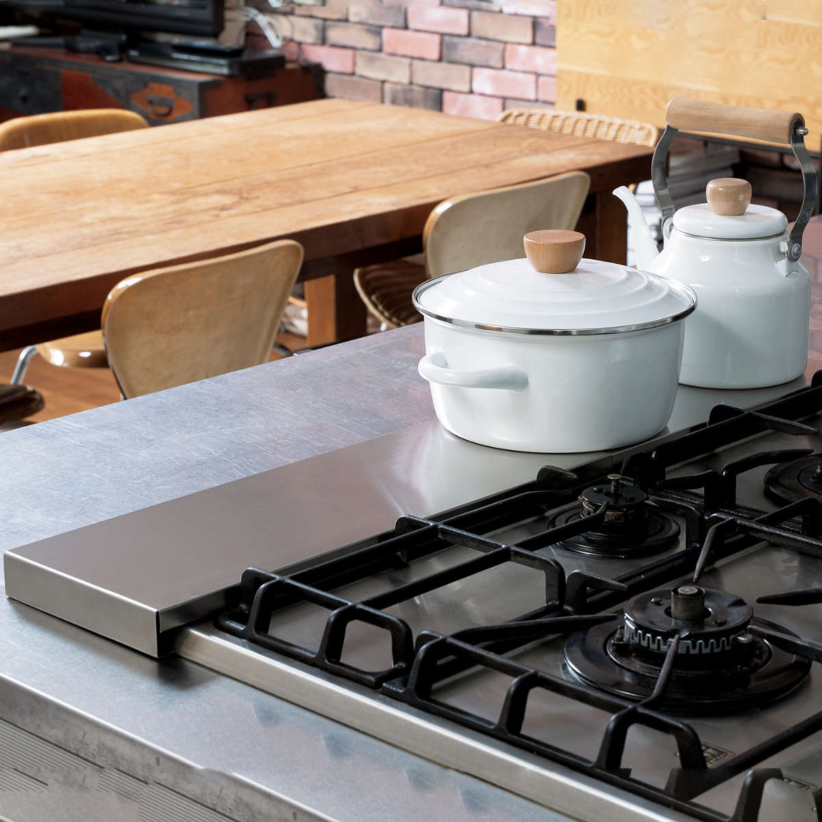 排気口カバー ステンレス製 ワイド 伸縮 幅60～75cm （ 排気口用カバー 排気口ガード フラット ステンレス ビルトインコンロ コンロカバー コンロ奥カバー グリルカバー 排気口 カバー ガード 汚れ防止 薄型 60cm用 75cm用 奥行16cm ）【39ショップ】