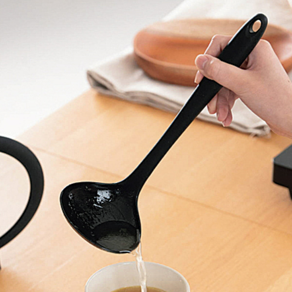 お玉 大 TOUCH st シリコーンシェル型お玉 シリコン製 食洗器対応 （ おたま レードル お玉杓子 シリコン シリコーン 耐熱 キッチンツール シリコーンお玉 穴なし 穴無し 穴無しお玉 シリコーン製 キッチングッズ ）【39ショップ】