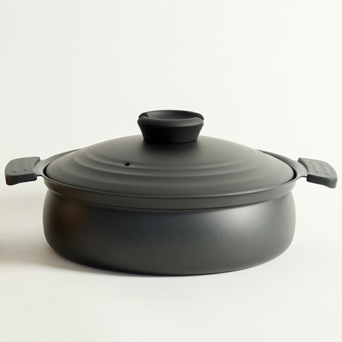 卓上鍋 26cm IH対応 軽量 フッ素樹脂加工 （ ガス火対応 ふっ素加工 フッ素加工 軽い 両手鍋 蓋付き 26センチ 鍋 卓上なべ ハンドルカバー付き 4人用 5人用 季節鍋 アルミ製 黒 ）【39ショップ】