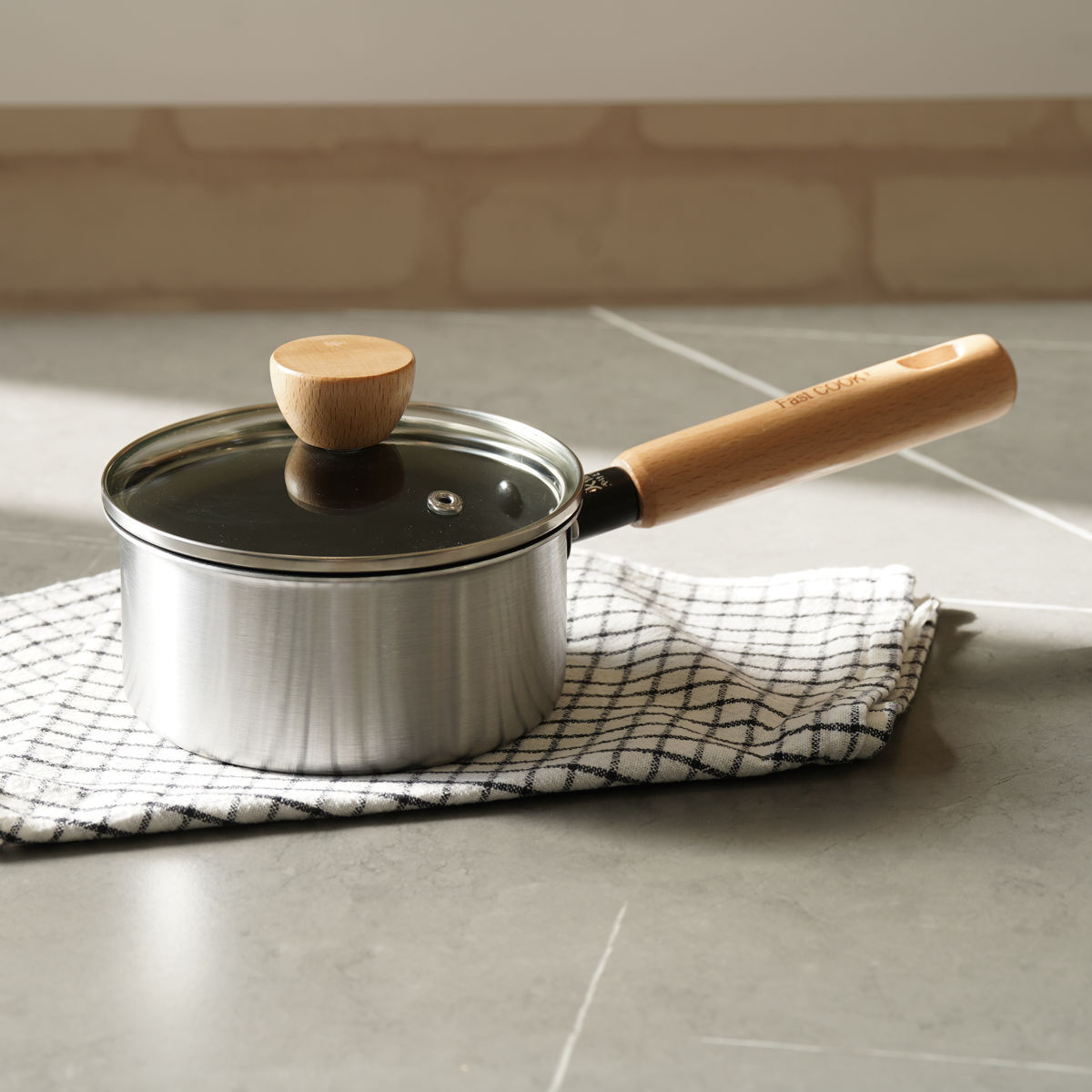 片手鍋 14cm IH対応 ガラス蓋付き ファストクック＋ 2層鋼ダイヤモンドコート （ ガス火対応 オール熱源対応 ソースパン ミルクパン 14センチ 軽い 小鍋 鍋 アルミ鍋 調理鍋 ミニ フッ素加工 ガラス蓋 ステンレス アルミ 2層構造 ）【39ショップ】