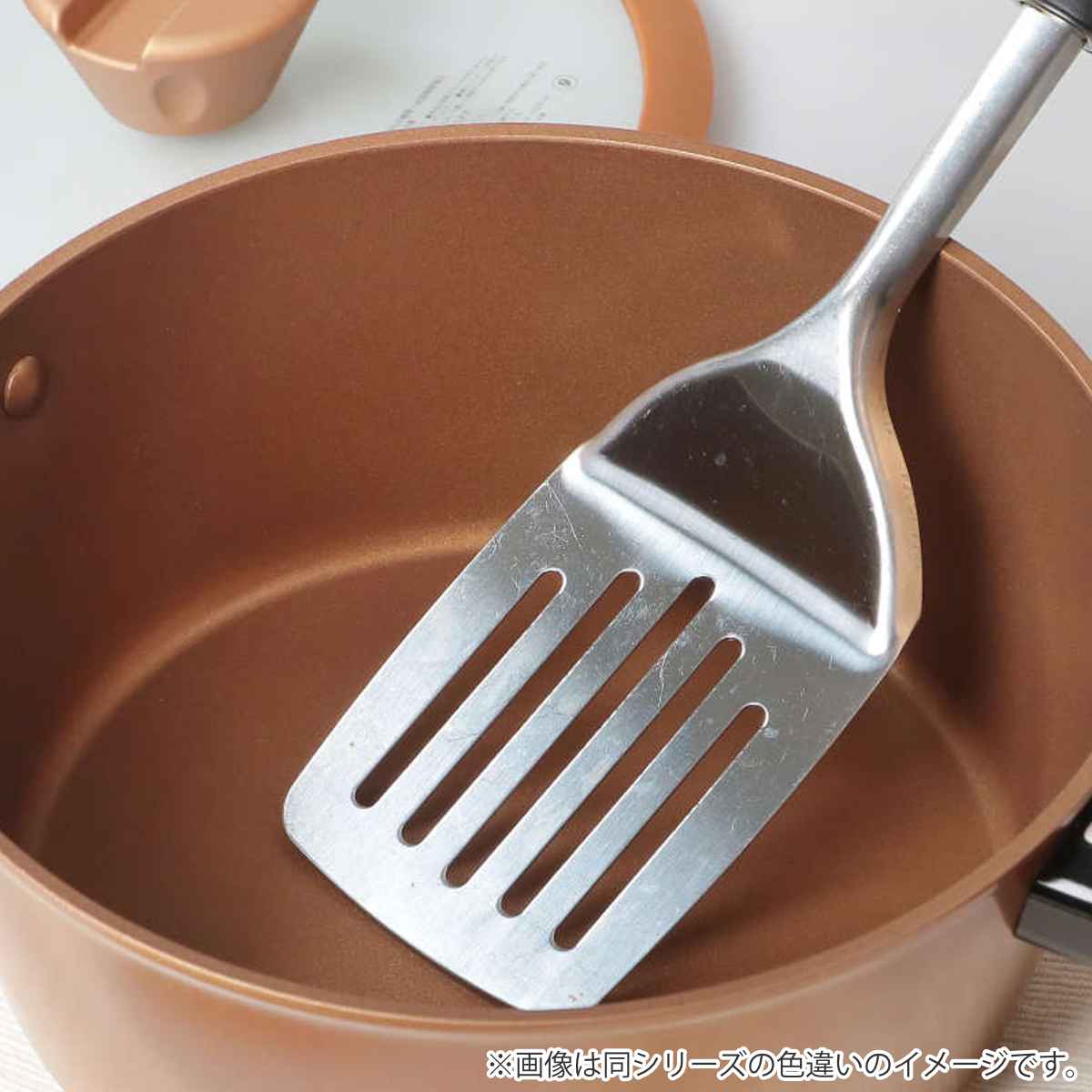 両手鍋 20cm IH対応 VISIONS GOLD Coating Black シチューポット （ お鍋 ガス火対応 オール熱源対応 ガラス蓋付き 20センチ なべ ブラック アルミ製両手鍋 軽量 軽い 調理器具 キッチン用品 金属ヘラOK ）【39ショップ】 interior-palette-10203844 インテリアパレット サンプル画像2