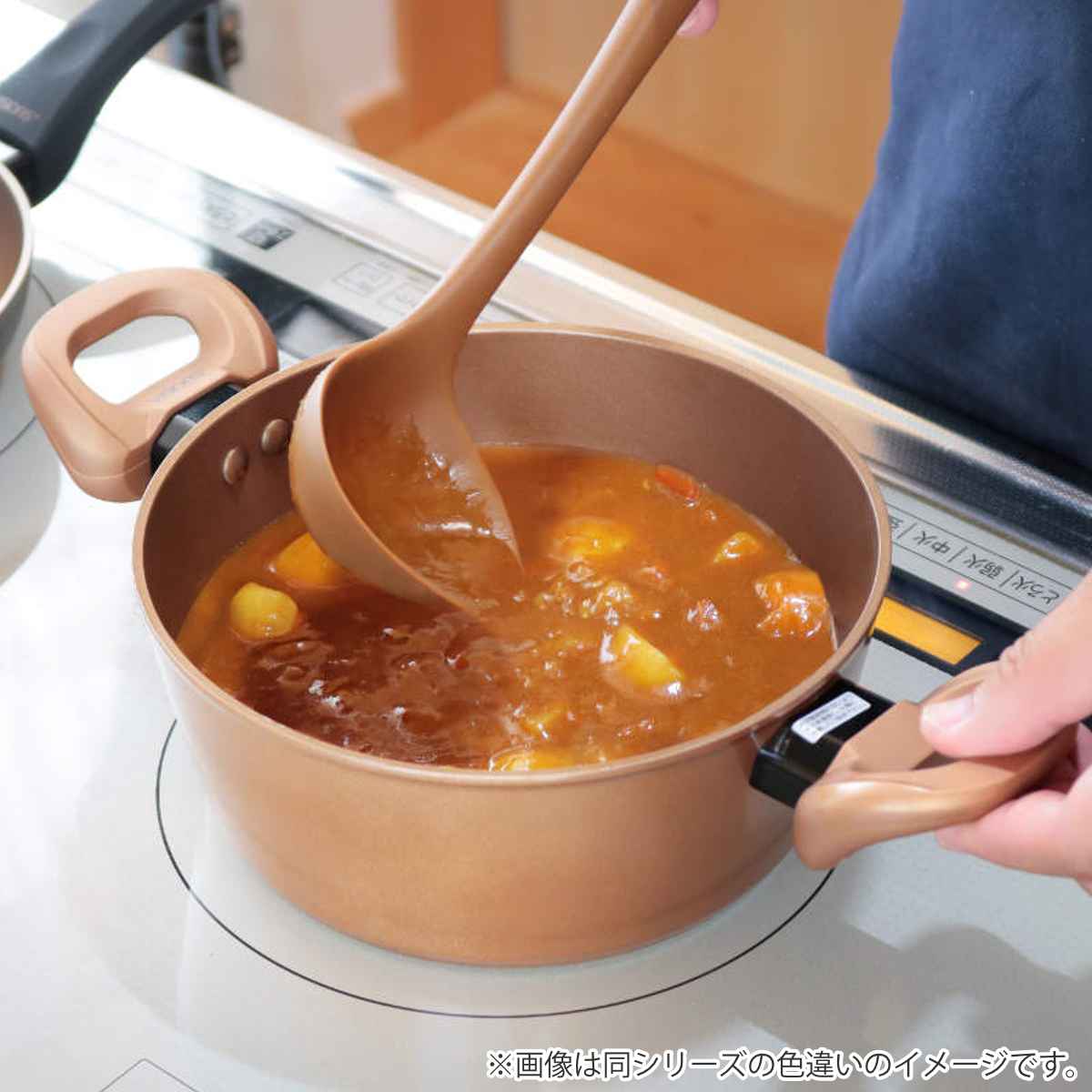 両手鍋 24cm IH対応 VISIONS GOLD Coating Black シチューポット （ お鍋 ガス火対応 オール熱源対応 ガラス蓋付き 24センチ なべ ブラック アルミ製両手鍋 軽量 軽い 調理器具 キッチン用品 金属ヘラOK ）【39ショップ】 interior-palette-10203845 インテリアパレット サンプル画像3