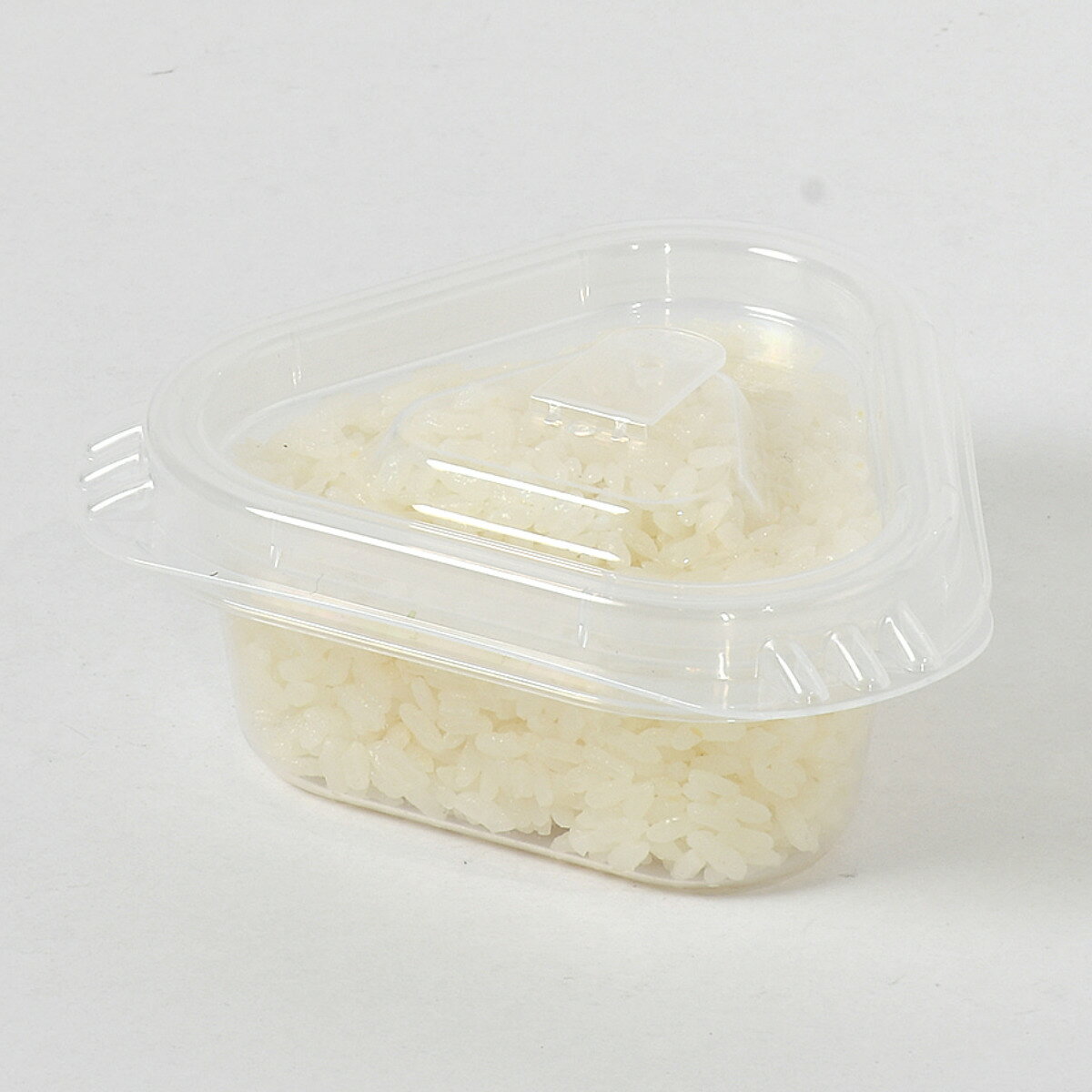 冷凍ごはん容器 おにぎり型 ごはん 保存容器 4個入 （ おにぎり ご飯 冷凍 容器 電子レンジ 米 冷凍ご飯容器 冷凍保存 食洗機対応 電子レンジ対応 日本製 1個分 お米 小分け 保存 持ち運び そのまま握れる コンビニサイズ 三角 型 ）