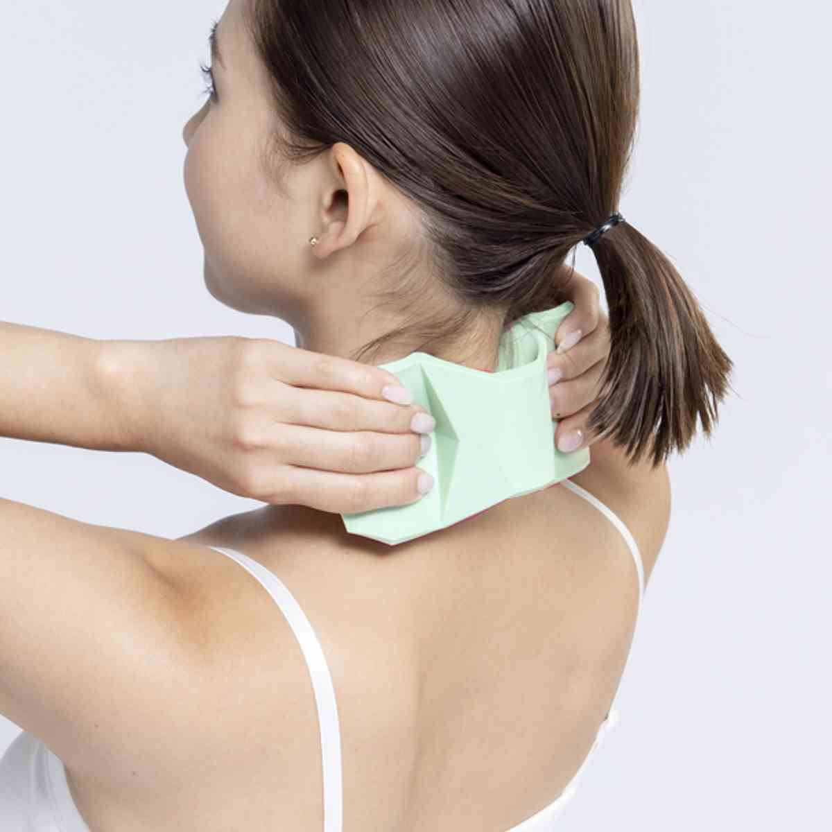 マッサージ器 キカケア ネックマッサージャー ツボ押し 首こり （ つぼ押し マッサージグッズ セルフケア用品 首回り シリコン リフレッシュ コンパクト 幾何学モチーフ おしゃれ 入浴 お風呂 自宅 ）【39ショップ】