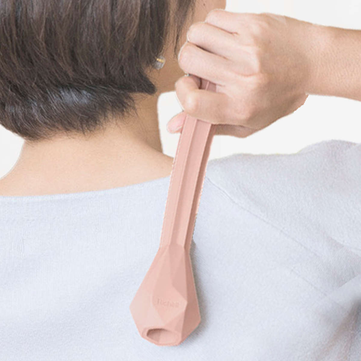 マッサージ器 キカケア ショルダーマッサージャー 肩こり 肩たたき （ マッサージグッズ セルフケア用品 シリコン ストレッチ リフレッシュ 座りながら コンパクト幾何学モチーフ おしゃれ オフィス 会社 自宅 ）【39ショップ】