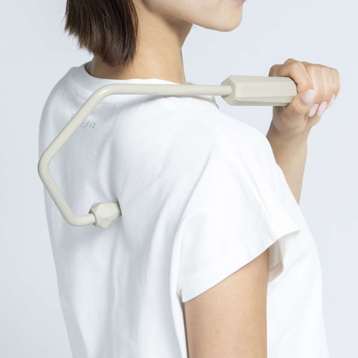 マッサージ器 キカケア ショルダーマッサージャー ロング 肩こり ツボ押し （ マッサージグッズ セルフケア用品 シリコン ストレッチ リフレッシュ コンパクト 幾何学モチーフ おしゃれ オフィス 会社 自宅 座りながら ）【39ショップ】