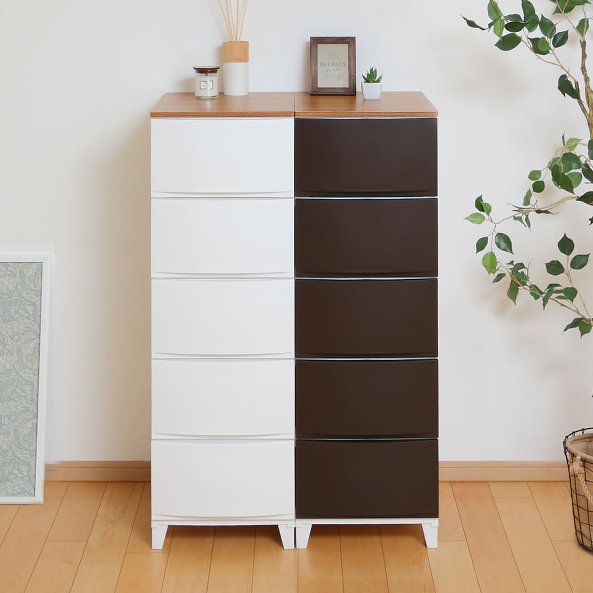 樂天商城 - チェスト ルームスシェード木天板 5段 幅34×奥行42×高さ107.5cm （ 収納ケース 衣装ケース 収納 プラスチック 引き出し リビングチェスト 日本製 脚付き リビング収納 スリム タンス クローゼット 洗面所 玄関 おしゃれ ）【39ショップ】
