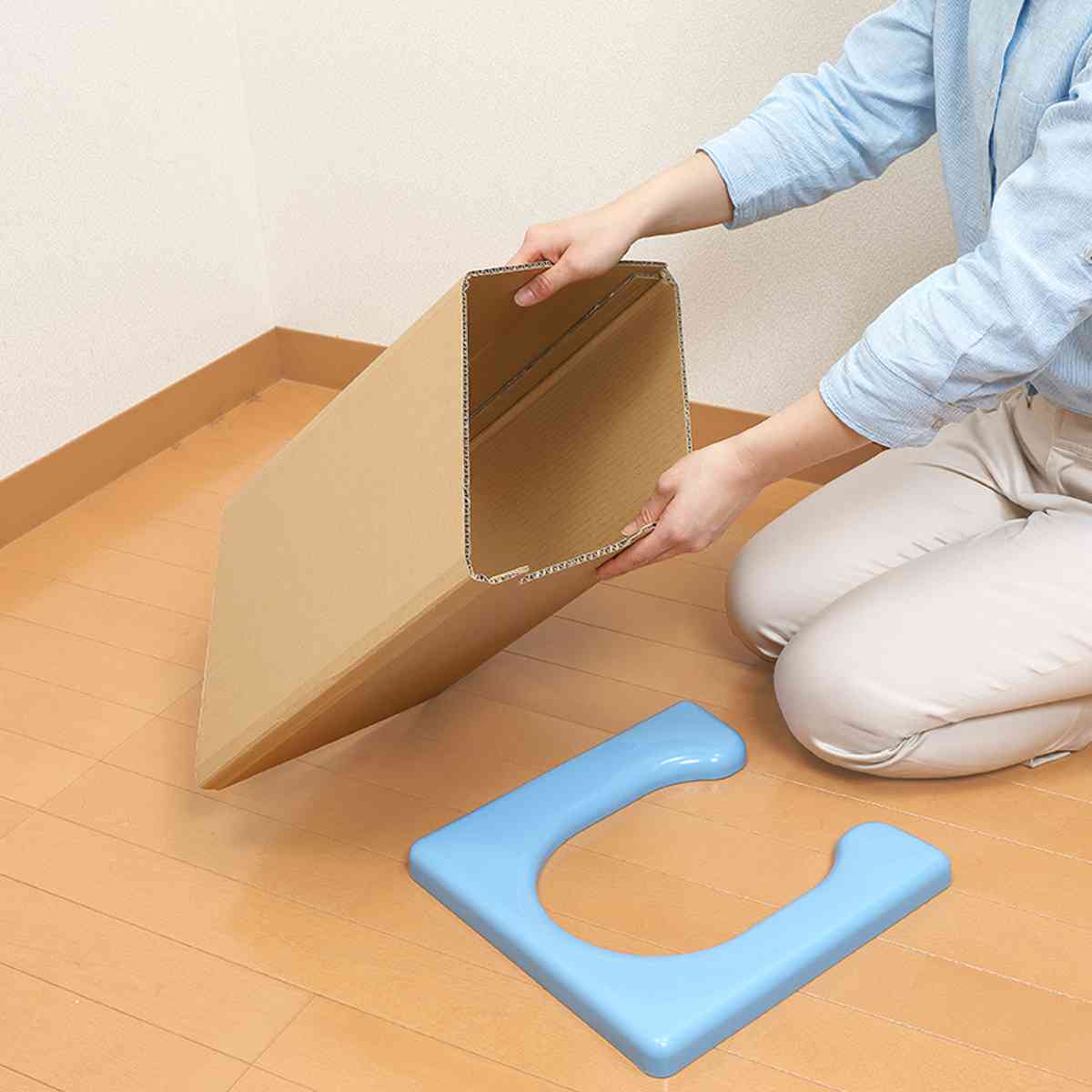簡易トイレ 緊急用トイレ 避難用トイレ 組立式 （ 災害 トイレ ダンボール製 体重120kgまで 非常時 避難時 緊急時 防災グッズ 緊急用 簡易 持ち運び 携帯トイレ 非常トイレ 使い捨て 災害時 ドライブ ）【39ショップ】 interior-palette-10190081 インテリアパレット サンプル画像2