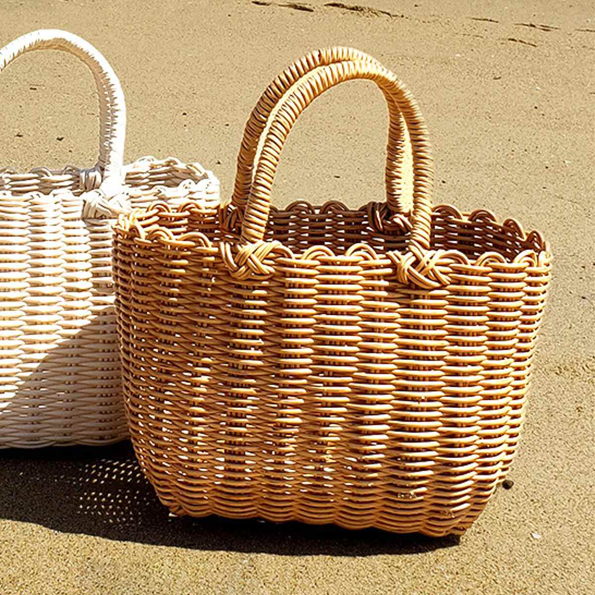 楽天インテリアパレットバスケット al.atte 客室用の洗える抗菌湯かごS ナチュラル （ バッグ 鞄 小物入れ カゴバッグ かご トートバッグ 温泉バッグ 銭湯 湯カゴ カゴ 籠 手提げ 丸洗い 抗菌 カバン 天然素材風 プラスチック製 手編み ）【39ショップ】