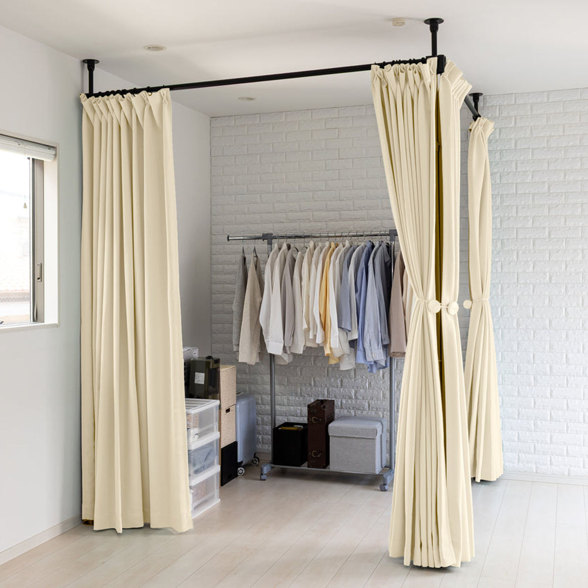 突っ張り カーテンポール 幅164～580cm 支柱3本 伸縮 間仕切り 高さ調整 （ つっぱり カーテン ポール ..