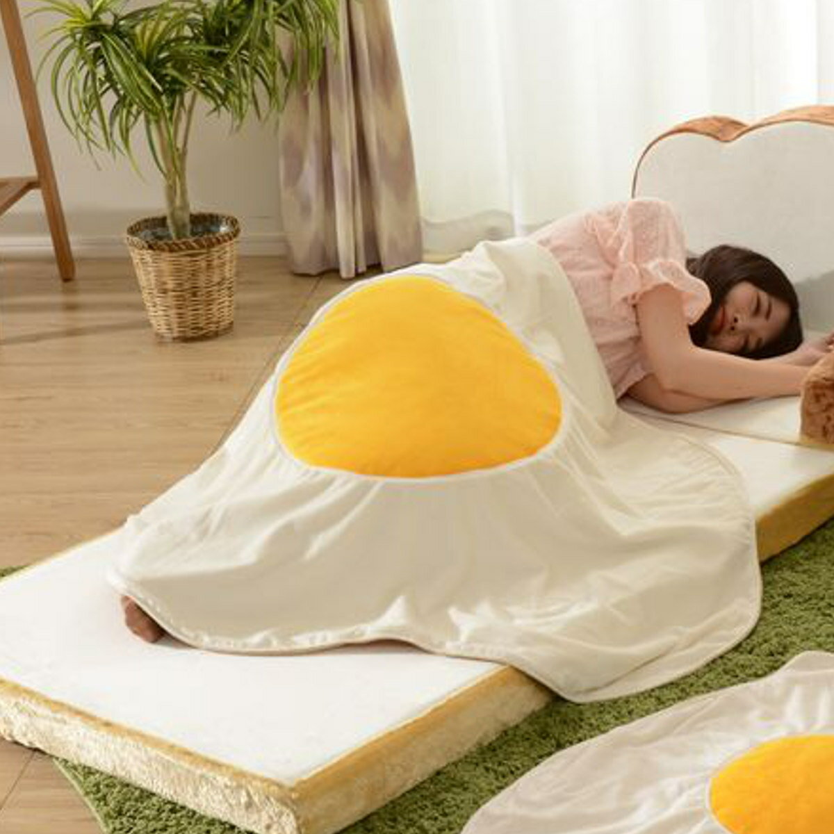 ブランケット 目玉焼き 中綿入り 毛布 L （ もうふ ひざ掛け 膝掛け ひざかけ 肩掛け 目玉焼 めだまやき プレゼント ギフト 洗える ）【39ショップ】のサムネイル