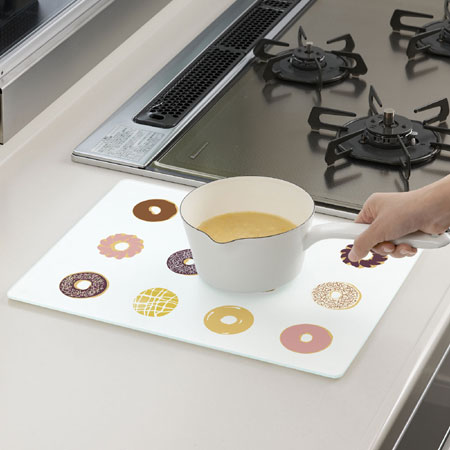 ■在庫限り・入荷なし■ キッチントッププレート 鍋敷き 耐熱ガラス製 ドーナツ 30×40cm （ 耐熱プレート キッチンシート 汚れ防止 キズ防止 キッチンプレート なべしき ） 【39ショップ】のサムネイル
