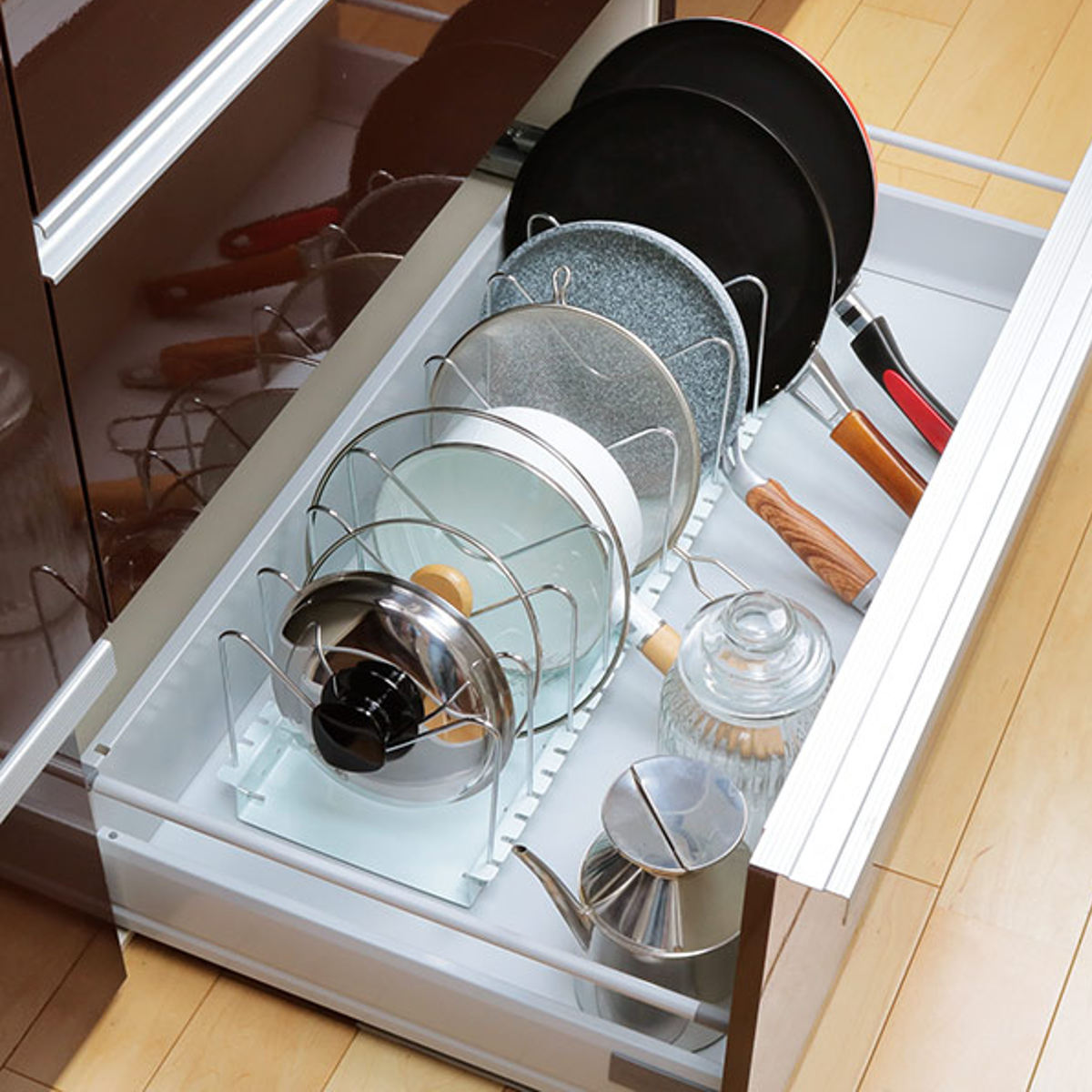 フライパン収納 フライパン・鍋フタスタンド 伸縮式 ワイド ソロエルスマート Soroelusmart （ フライパンスタンド 鍋フタスタンド シンク下収納 鍋蓋立て 伸縮 シンク下収納ラック フライパン 収納 システムキッチン 引き出し 整理 ） 【39ショップ】のサムネイル