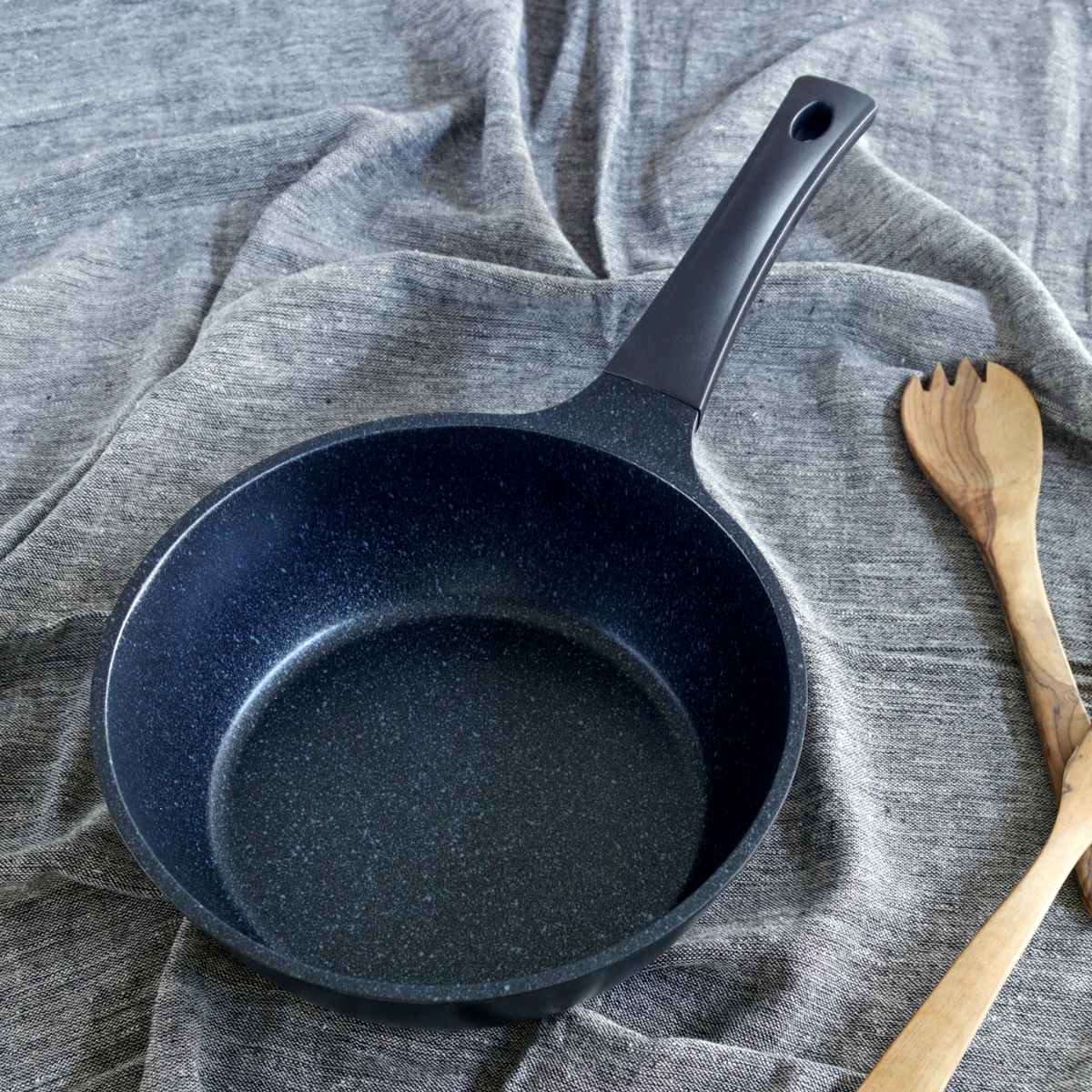 フライパン 24cm 深型 IH対応 軽量 ダイヤモンドマーブルコーティング （ 片手鍋 マーブル加工 ガス火対応 調理用品 調理器具 アルミ鍋 24センチ アルミ製 ダイヤモンドマーブル マーブルコート 深型フライパン 深型鍋 ）【39ショップ】