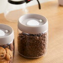 保存容器 800ml 押すだけ簡単真空キャニスター M ( 真空 キャニスター プラスチック 密閉 容器 真空容器 密閉容器 保存 食品保存 酸化防止 鮮度保持 中身がわかる スタッキング 目盛り )【39ショップ】