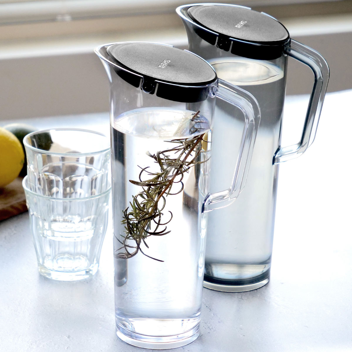 ピッチャー 冷水筒 1.2L アルファジャグ 耐熱 プラスチック 同色2本セット ( 水差し 麦茶ポット 水さし 冷水ポット プラスチック製 スリム ワンタッチ...