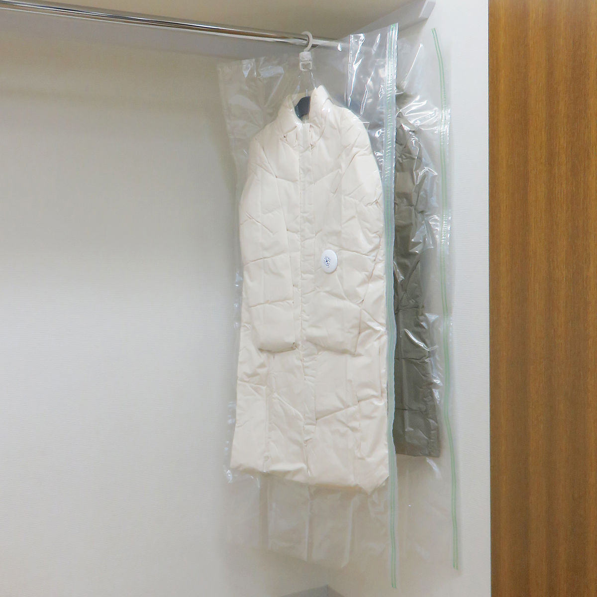 衣類圧縮袋 吊るせる衣類圧縮パック ロング 2枚入り ( 圧縮袋 衣類圧縮 衣類収納 衣類 収納 圧縮 ハンガー 掛けたまま コート 洋服 衣類収納袋 収納袋 ...