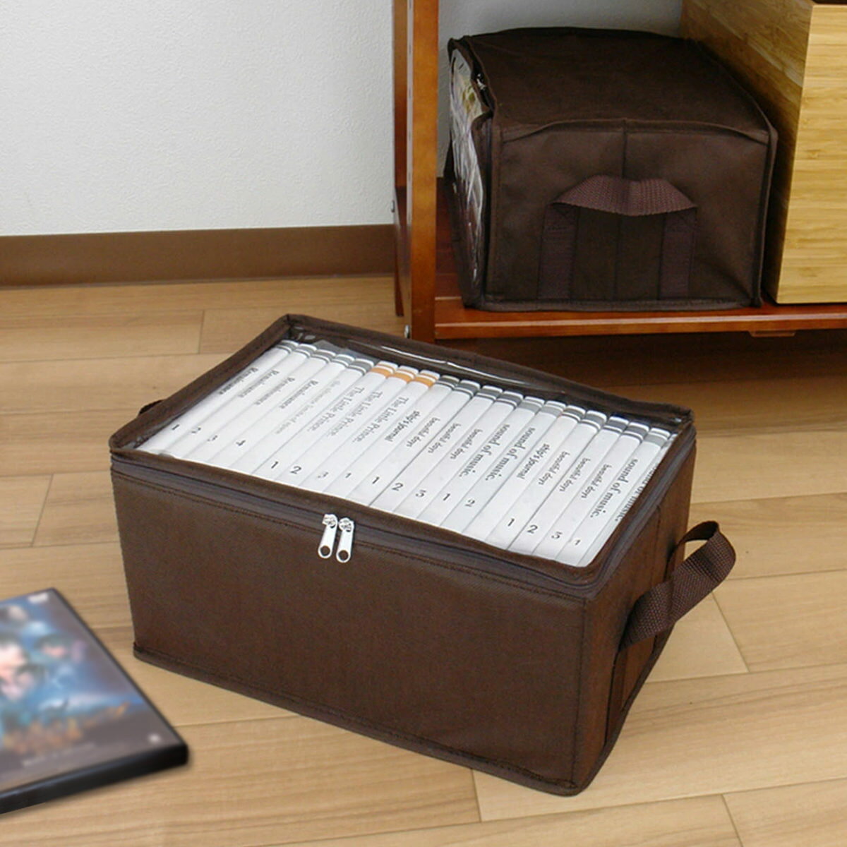 収納ボックス DVDサイズ 幅30×奥行20×高さ15cm メディア収納 布製 （ 収納ケース 収納 DVD収納 ゲームソフト収納 仕切り 底板 透明窓付き 保管 整理整頓 布 不織布 ファブリック ゲームソフト DVD Wii WiiU PS ソフト ）【39ショップ】