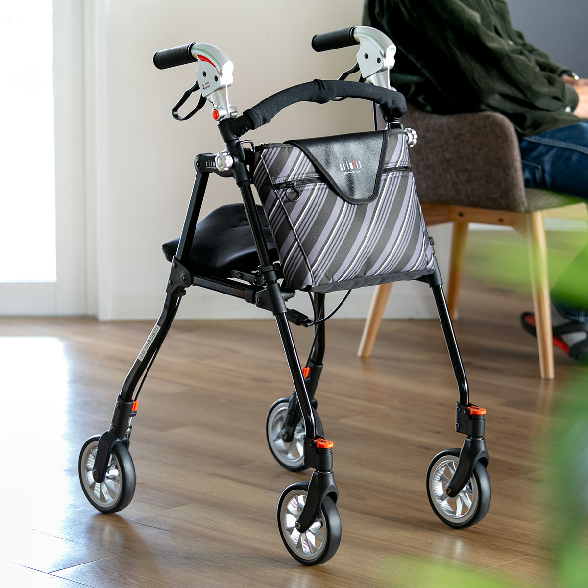 歩行車 スリムフィット ラージサイズ 座面付きタイプ ( 歩行器 軽量 コンパクト 介護 シルバーカー カート 折りたたみ 男女兼用 高齢者 歩行補助 シニアカ...