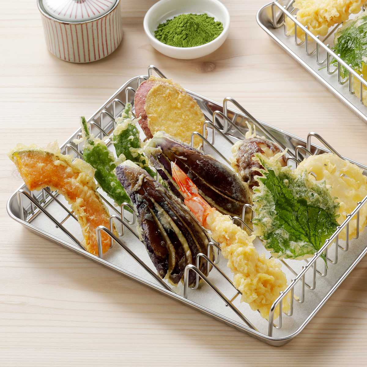 バット 24×17cm 波型アミ付き 燕三条 日本製 （ 調理用バット 網付き ステンレストレイ 立てる 食洗機対応 網つき 油切り用アミ付き ステンレストレー トレイセット 角バット 角型トレイ ステンレス製 下ごしらえ 仕込み ）【39ショップ】