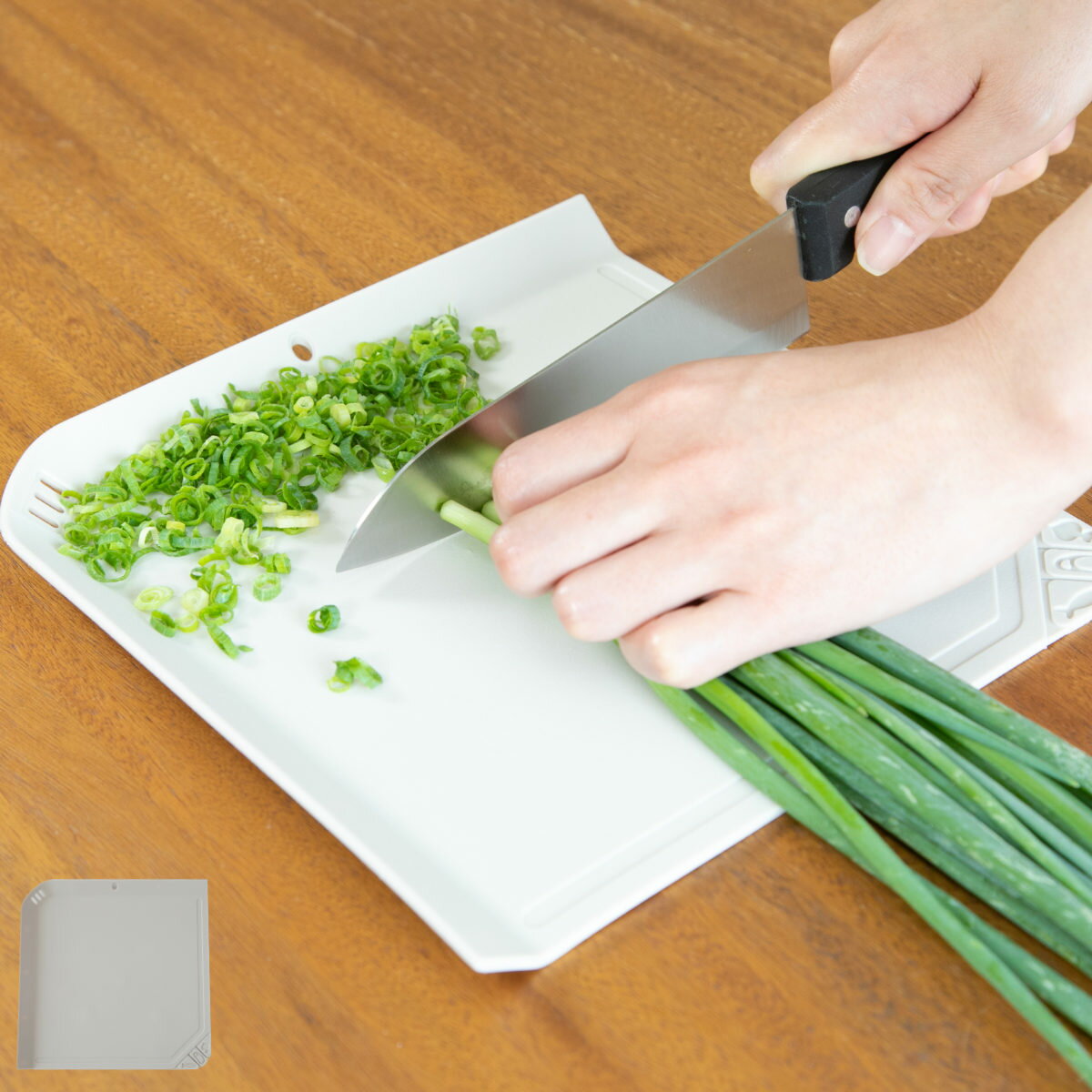 まな板 S 魔法のまな板 食洗機対応 日本製 （ まないた カッティングボード 合成ゴム 俎板 マナイタ ゴム製 耐熱 滑り止め付き 軽い 溝付き 傷がつきにくい こぼれにくい 白 ホワイト ）【39ショップ】