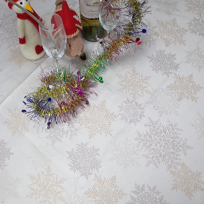 テーブルクロス　撥水　北欧サイズ130×230cm　6人掛けのテーブルに高級ジャガード織　ノエル　クリスマスのコーディネートにおすすめです