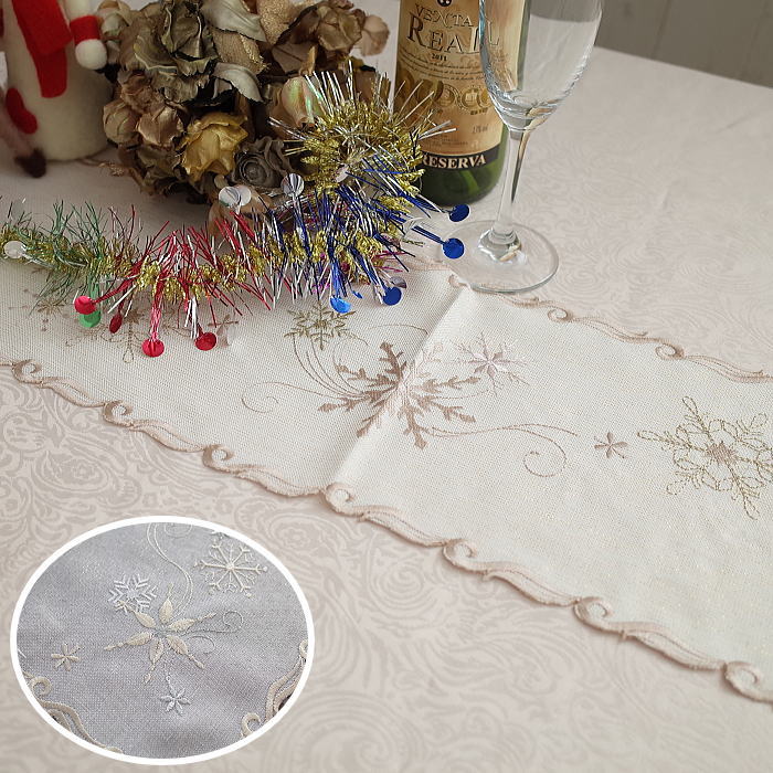 クリスマス　テーブルセンター　テーブルランナー　サイズ約20×160cm　上品なデザインと高級感のある金ラメ