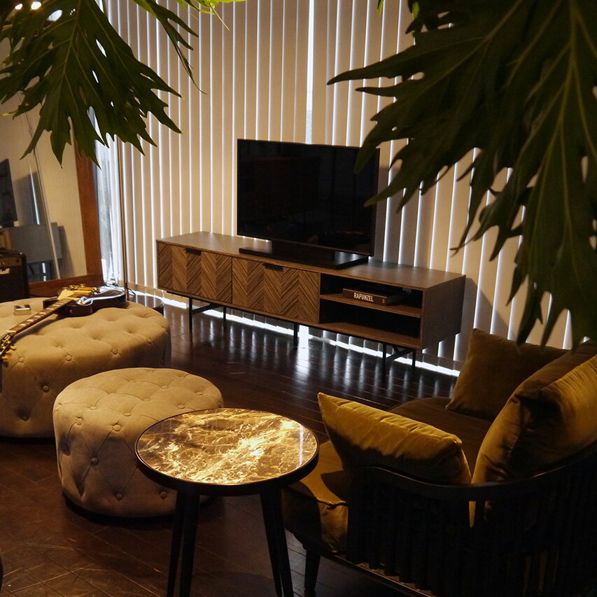 TVボード TV台　ローボード グレー 脚付き 矢張り デザイン クール モダン 横幅 170cm