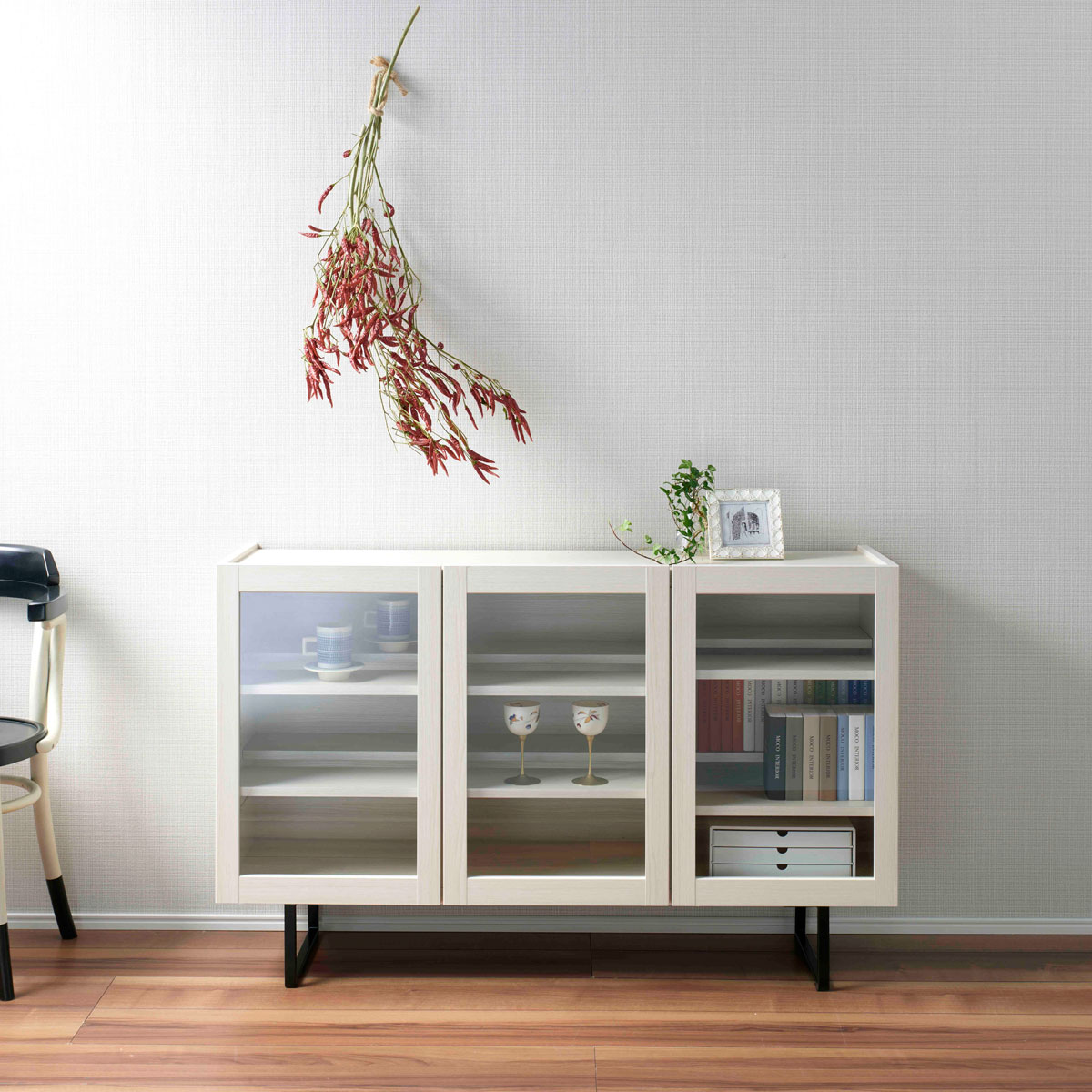 乐天商城 - サイドボード ガラス扉 キャビネット ホワイト 白 幅120cm 奥行33cm 高さ75cm BLS-120G スリム 薄型 飾り棚 コレクション ケース 国産 完成品【一部地域開梱設置無料】