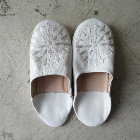 バブーシュ刺繍　39　白×白BABOUCHE made in moroccoバブーシュ レディース　スリッパ　革　羊革　モロッコ　ルームシューズ　白のサムネイル