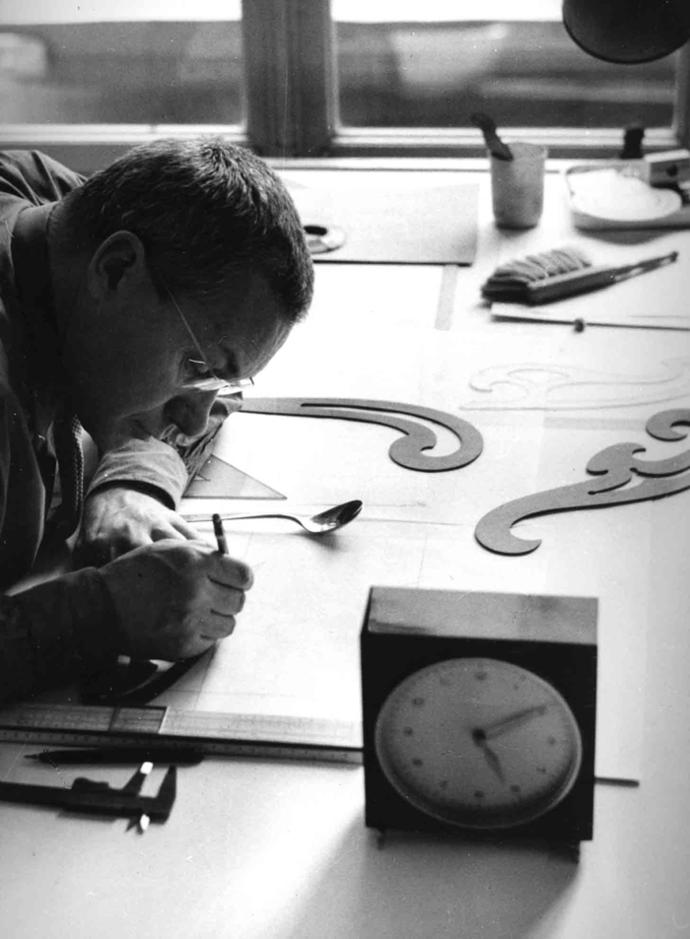 【送料無料!】Junghans ユンハンスMax Bill マックスビル / Tischuhr schwarz 363Table Clock Black置き時計 / テーブルクロック ブラック / MBL-03-0006ブラックピアノラッカー仕上げ